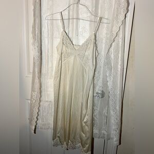 Women Vintage Cream Nightgown, Size S